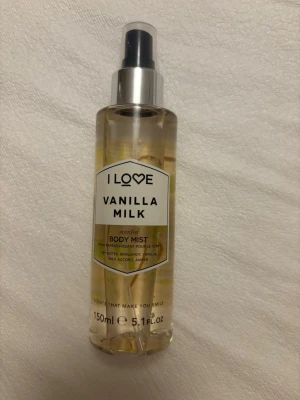 Bodymist - Jag postar med instabox och PostNord!! 10% rabatt på bundle!🎀Bodymist som luktar vanilj🍦Endast sprayad för att känna doften🎀
