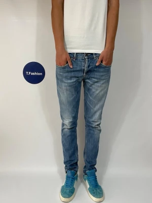 Dondup George Jeans - Säljer nu dessa Dondup George Jeans. Mått ca 42 o 105 cm. Modellen är ca 183 o väger 68 kg, skriv för fler bilder/frågor🙌🏼