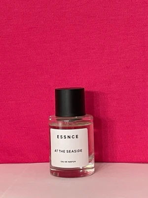 ESSNCE At The Seaside  - Essnce at the seaside 50ml se bilder för mängd kvar och noter. Jag postar alltid snabbt! Se gärna mina andra annonser för samfrakt! 