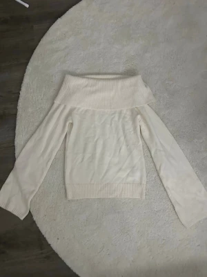 Lager 157 - Fin stickad offshoulder tröja från lager 157 som aldrig kommit till användning💕