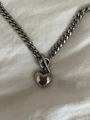 Edblad halsband  - Trendigt halsband ifrån Edblad i silver färg. Mycket bra skick. Nypris 799kr!!!