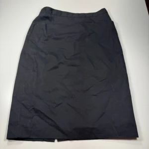 Burberrys' Pennkjol / Dam S/M – Svart Ylle - Passar: S–M  Mått (plagget liggande platt): Midjemått: 36 cm Höftmått: 49 cm Totallängd (ytterbenslängd): 63 cm.    0387 