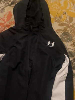 under armour windbreaker  - under armour windbreaker nya äkta jacka storlek XS
