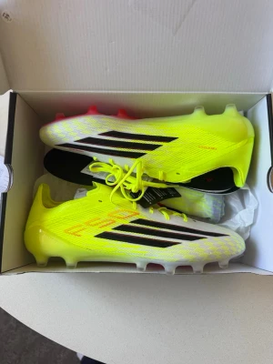 Adidas f50 fotbollsskor - Helt nya från unisport