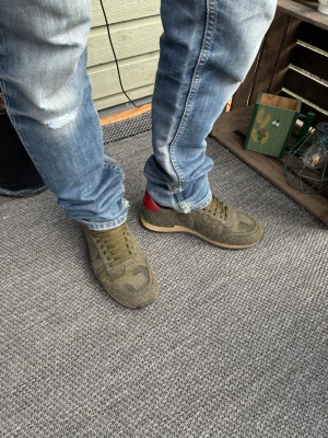 Unika olivgröna Valentina Rockrunners - Sjukt snygga och unika rockrunners, bra skick endast små defekter vid hälen. Självklart äkta, skriv vid funderingar och följ för mer!🤝