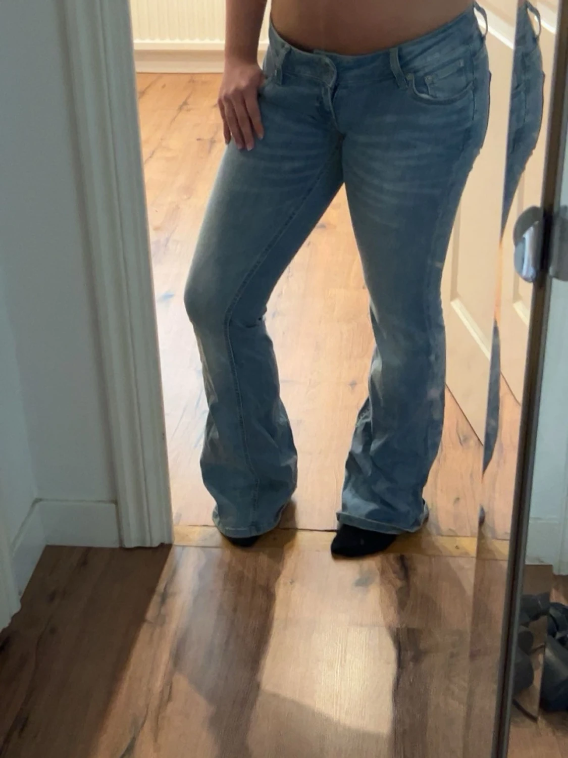 Ljusblå bootcut jeans