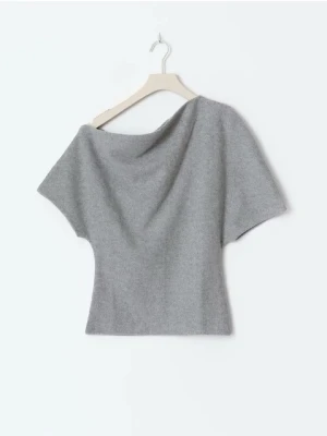 jättesnygg grå oneshoulder topp från Gina!!💕💕 - säljer denna jätte snygga one shoulder toppen ifrån Gina i storlek S då den inte kommer till användning längre 💕💕