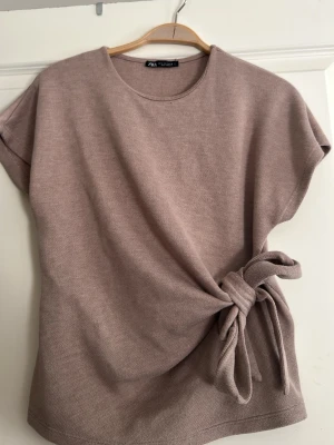 En beige Zara tröja - En jätte fin blus som tyvärr inte kommer till användning längre