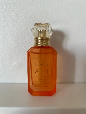 Kayali Eden Sweet Peach - Kayali Eden Sweet Peach 10 ml. Endast testad. 
