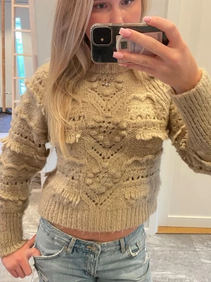 Beige stickad tröja - Stickad beige tröja från Zara. Skicka gärna prisförslag🩷