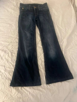 Cheap monday byxor  - Jättefina byxor tyvärr så är dom förkorta i benen och lappen har dock gått av som de stod cheap monday på priset går att diskutera original pris 399kr 