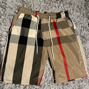 Burberry shorts - 1•1, De är nya och oanvända i storlek S men