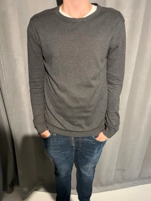 Selected homme sweatshirt - Sweatshirt från Selected homme! -Skick 8/10! -Storlek S passar M! -Pris 199kr nypris 699kr! Hör av er vid minsta lilla fråga eller fundering!
