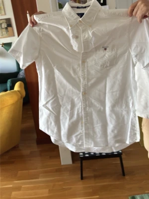 Skjortor byxor och piké från gant Hugo boss  - Fina kläder från gant och Hugo boss alla tröjor i strl L skriv vid frågor