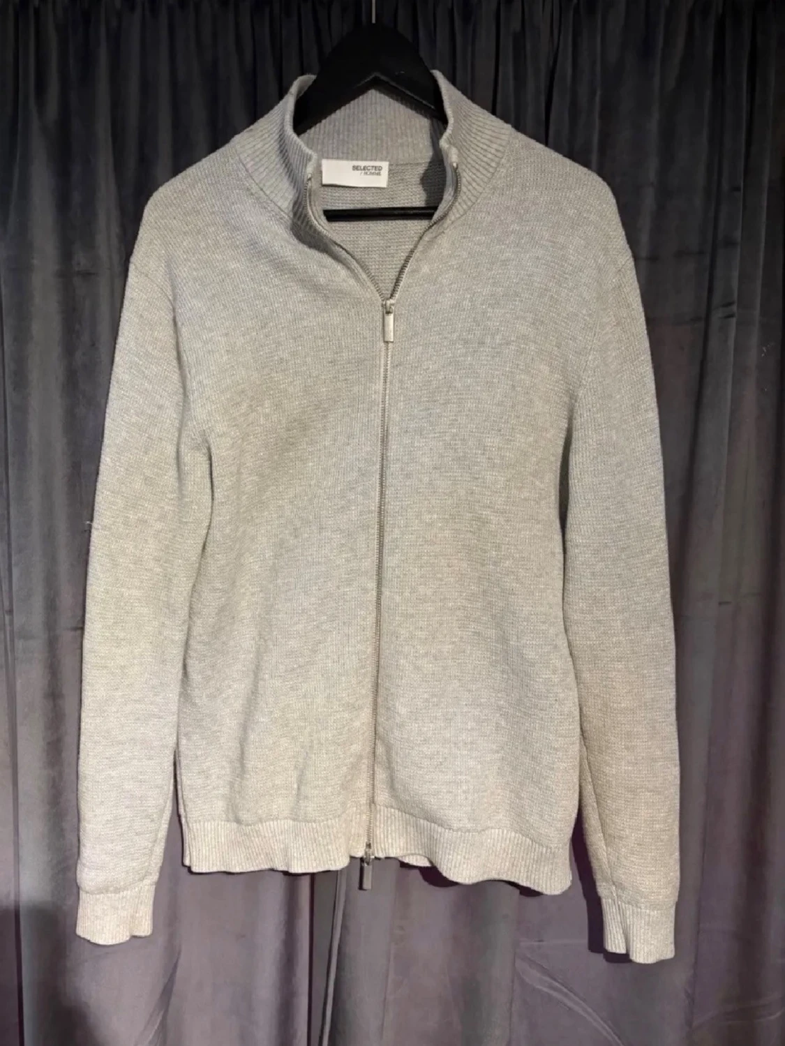Ljusgrå stickad hoodie med dragkedja - 1
