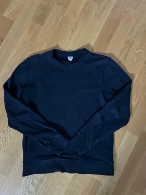 Sweater from arket - Säljer denna riktigt fina tröja från arket, använde ett par gånger men känns för liten för mig. Storlek XS men skulle säga att den är med åt S hållet, passar nog båda.