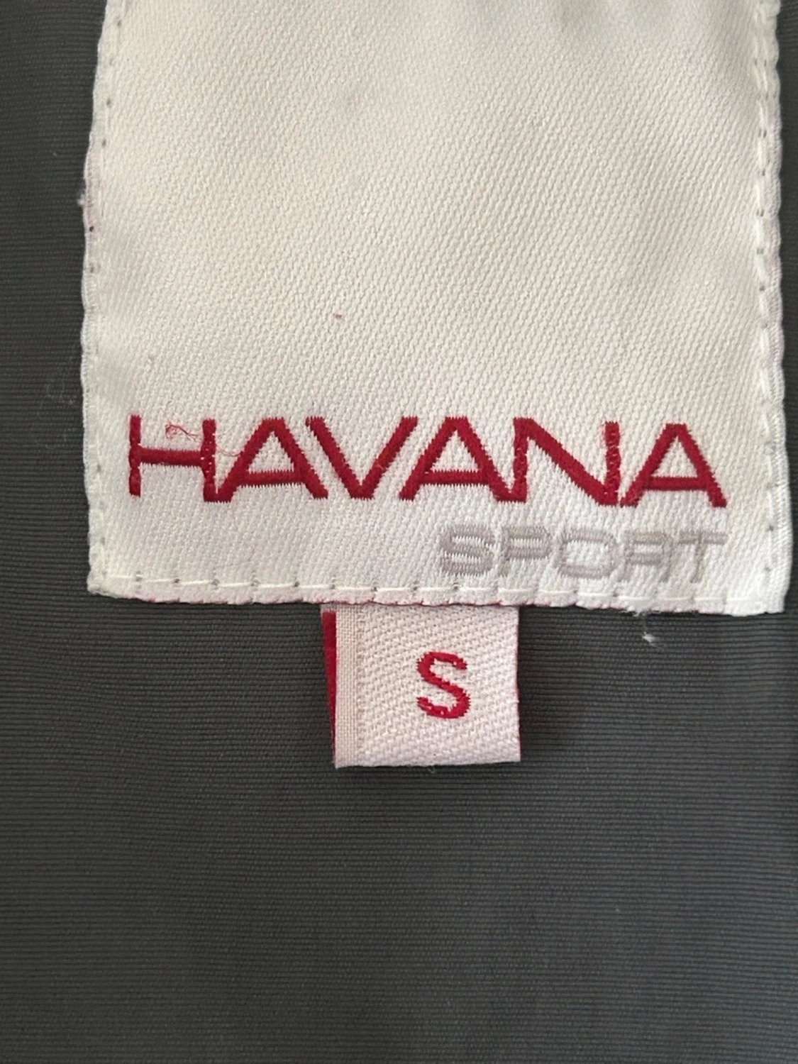 Grå vindjacka med huva från HVA Sports - 3