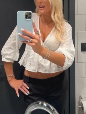 Zara topp vit  - Säljer denna Zara topp i storlek S
