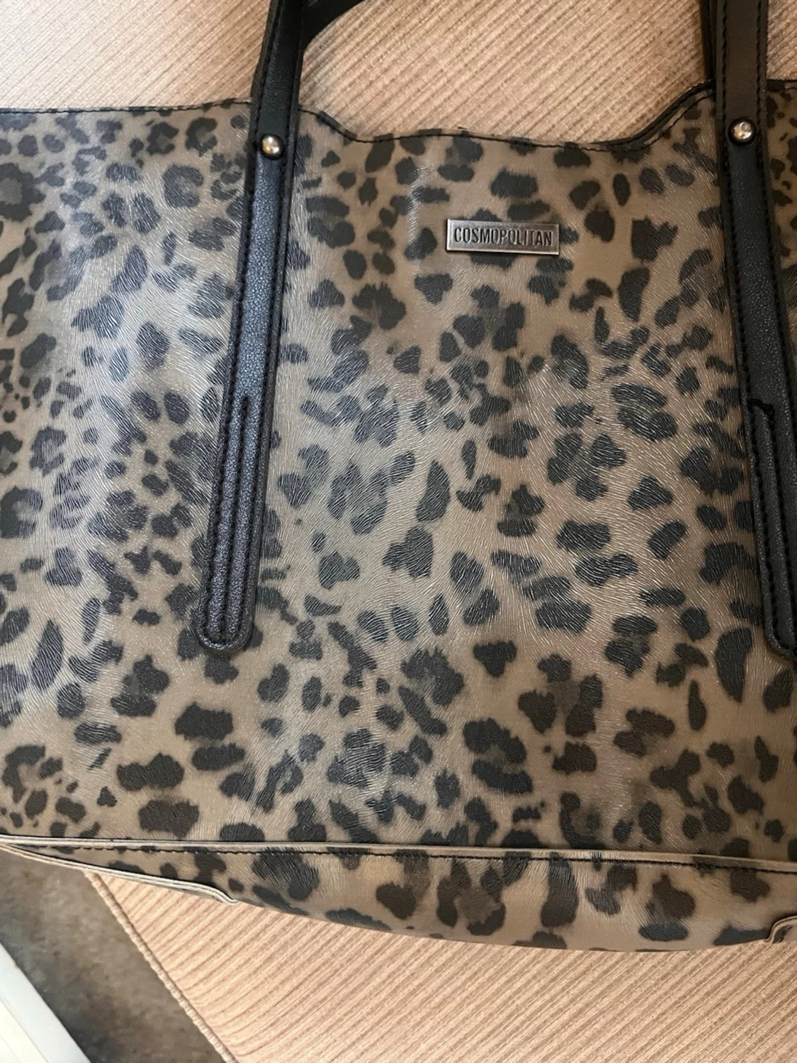 Leopardmönstrad handväska med svarta handtag - 2