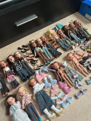 bratz dockor  -  ni får bara skriva vid intresse!! priserna startar från 299kr per docka.