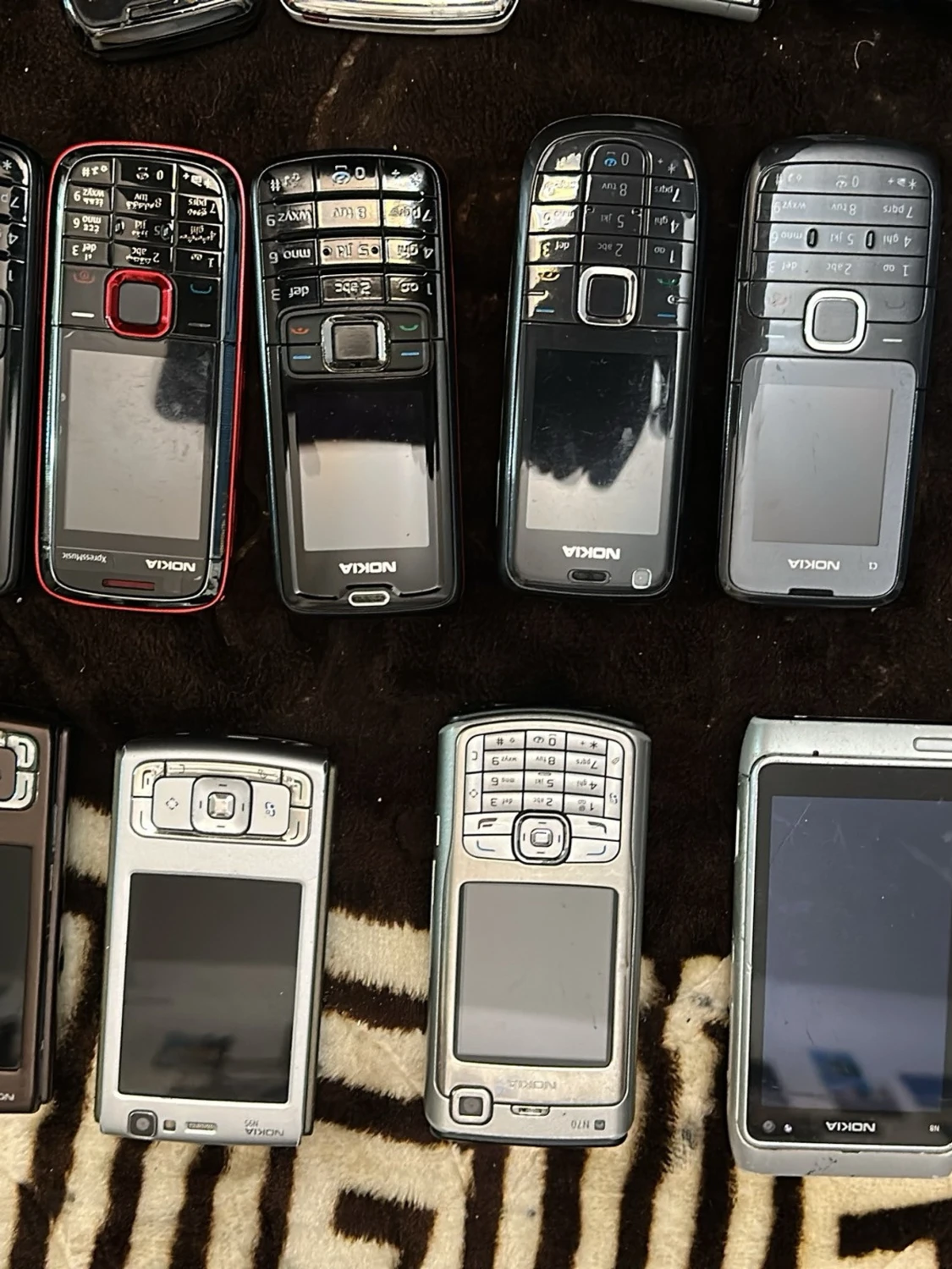 Samling av äldre 51 mobiltelefoner  - 3
