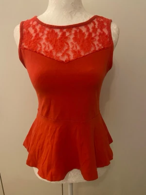 Orange/rosa topp  - Orange/rosa topp i storlek S. Använd några gånger.
