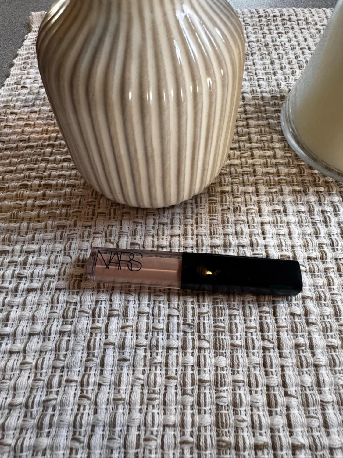 NARS flytande concealer ljus nyans - 1