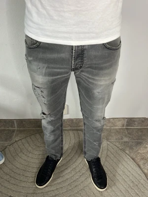 Dondup Mius 36 - CONDITION — 9/10 Excellent condition.  Light signs of wear.     SIZE — 36 Model is 185 cm, 80kg  MEASUREMENTS (CM) (Please refer to the last photo for measurement guide)  A — 46 cm  B — 93 cm  C — 18 cm