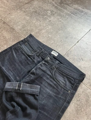 Vintage Selvedge Edwin Jeans  - tja! säljer nu mina selvedge edwin jeans med sjukt feta fades👏 de sitter slim/straight🥹 strlk 32 o i riktigt bra skick🫡 tveka inte på att skriva ifall ni har fler frågor😉