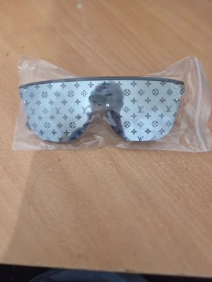 Glasögon - Säljer ett par glasögon dem är helt nya nyskick.
