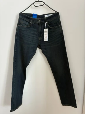 Blue Ridge dark denim regular fit - Blue Ridge ”dark used denim”, regular fit W32 L32. 