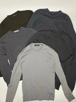 5X J.Lindeberg tröjor - 👕 Plagg: Tröjor                                                             📏 Storlek: S-M                                                               🏷️ Märke/Modell: J.Lindeberg                                             ✨ Skick: Fint skick                                                        💬 Vid frågor är det bara att skriva!                                                                                          🛍️ Perfekt om du vill köpa och resella lite själv eller göra ett kap