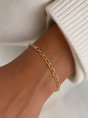 Tunt guldarmband med länk - Snyggt och stilrent armband i tunn guldfärgad metall med länk. Perfekt för dig som gillar minimalistiska smycken och vill ha något som funkar till allt. Lätt att matcha med andra armband eller klockor.
