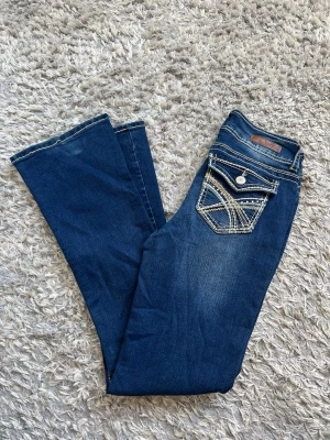 Bootcut Jeans - 32cm rakt över, 74cm innerbenslängd✨