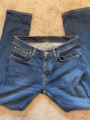 Nudie jeans - Relativt raka/slim jeans. Inga skador eller större tecken på användning. Nudie Grim tim 32/32