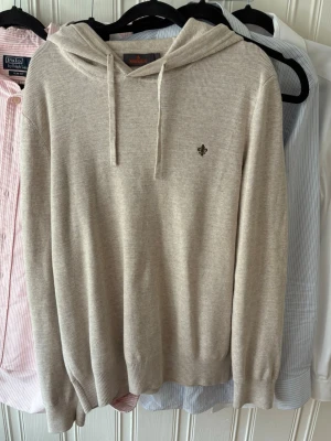 Stickad Morris hoodie - Riktigt snygg stickad Morris hoodie som är använd någon enstaka gång. Säljer denna pga att den är för liten. 