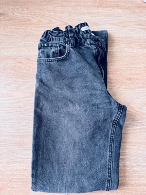 Calvin Klein, Jeans - Calvin Klein Jeans i bra skick med lite bredare passform.