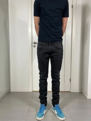 Replay Anbass Jeans - Säljer nu dessa Replay Anbass Jeans, W32 ο L32, skriv för fler bilder/frågor