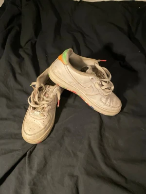 Air force one  - Säljer ett par slitna sneakers men snygga 
