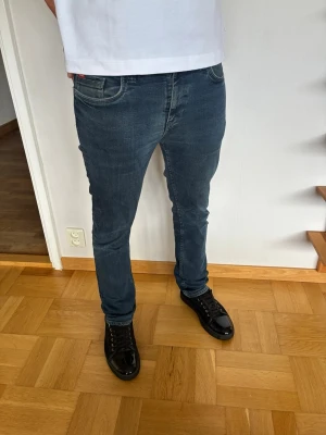 Lee Cooper Jeans - Lee Cooper Jeans Herr|Pris:249kr|Storlek:34/32|Skick:9,8/10|Hör av dig vid minsta lilla fundering eller fråga|