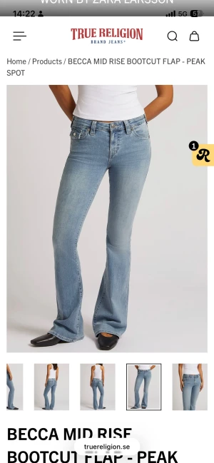 Bootcut jeans från True Religion - Snygga ljusblå bootcut jeans från True Religion med medelhög midja och ikoniska fickdetaljer bak. De har en pytte liten fläck på benet men inget man tänker på. 