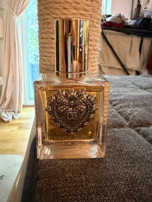 Dolce & Gabbana Devotion Eau de Parfum - Dolce & Gabbana Devotion Eau de Parfum 50 ml. Använd några gånger. 