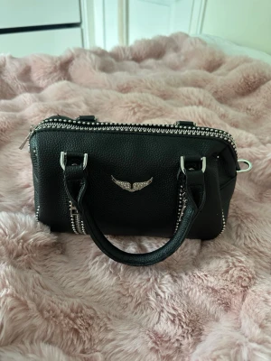 Zadig&Voltaire Bag - Jättefin väska från Zadig, lite sliten i banden men inget man tänker på, skicka gärna prisförslag!🩷