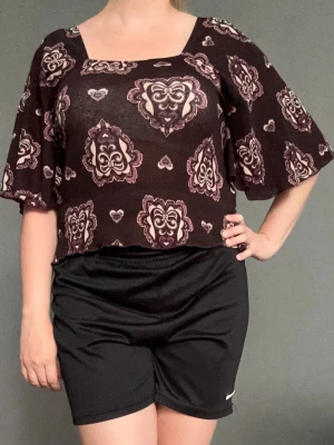 Lindex Retro Bohemisk Topp/Blus - I använt men bra skick. Elastisk midja med resår.  Storlek: Medium - Large