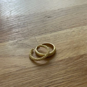 Guldiga ringar - Guldpltäering 18k guld, justerbar stl
