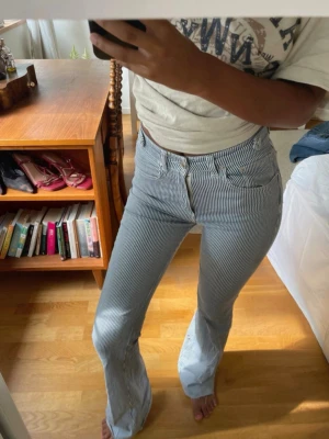 Randiga jeans - Hej från vinted 