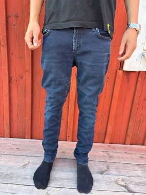DONDUP JEANS - Dondup jeans använda ett fåtal gånger. PASSFORM SLIM FIT. Nypris 2399 