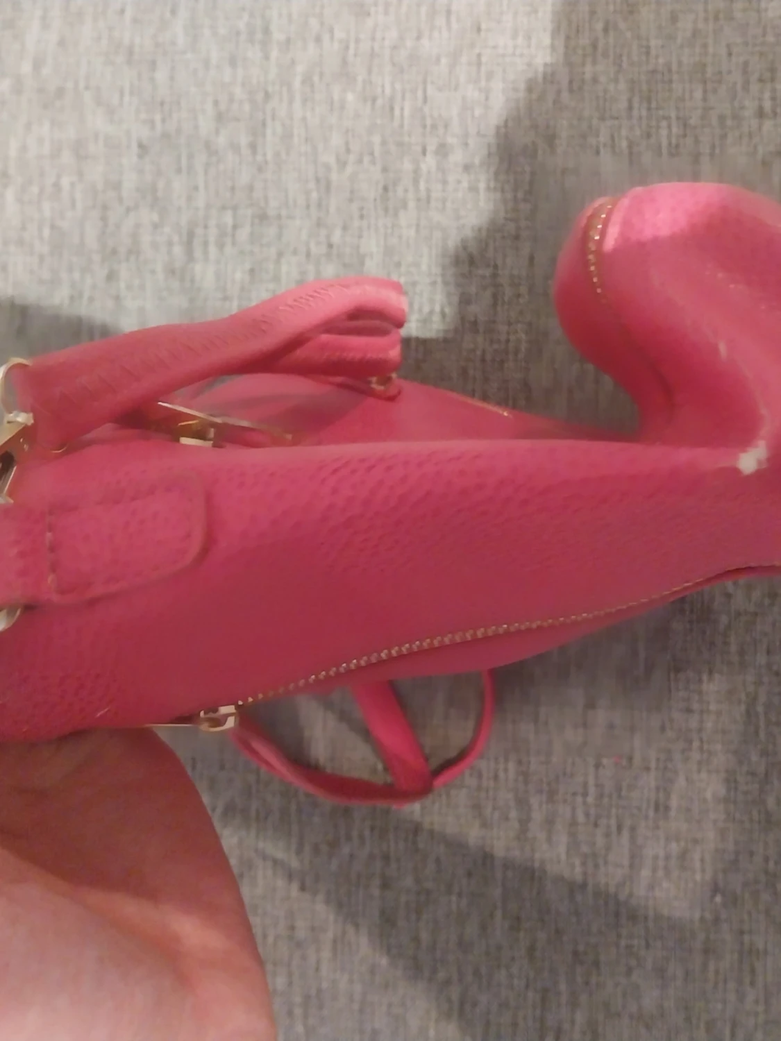 Rosa handväska med gulddetaljer - 4