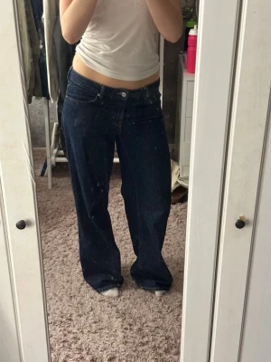 Gina jeans - Snygga gina jeans i storlek 38. Lite slitna vid fötterna men i övrigt mycket bra skick.
