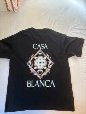 Svart CasaBlanca t-shirt - •Skick: 10/10, helt ny • Storlek: M. (öppen för bud 💬)  Skicka DM för fler bilder eller info! 🫱🏾‍🫲🏽